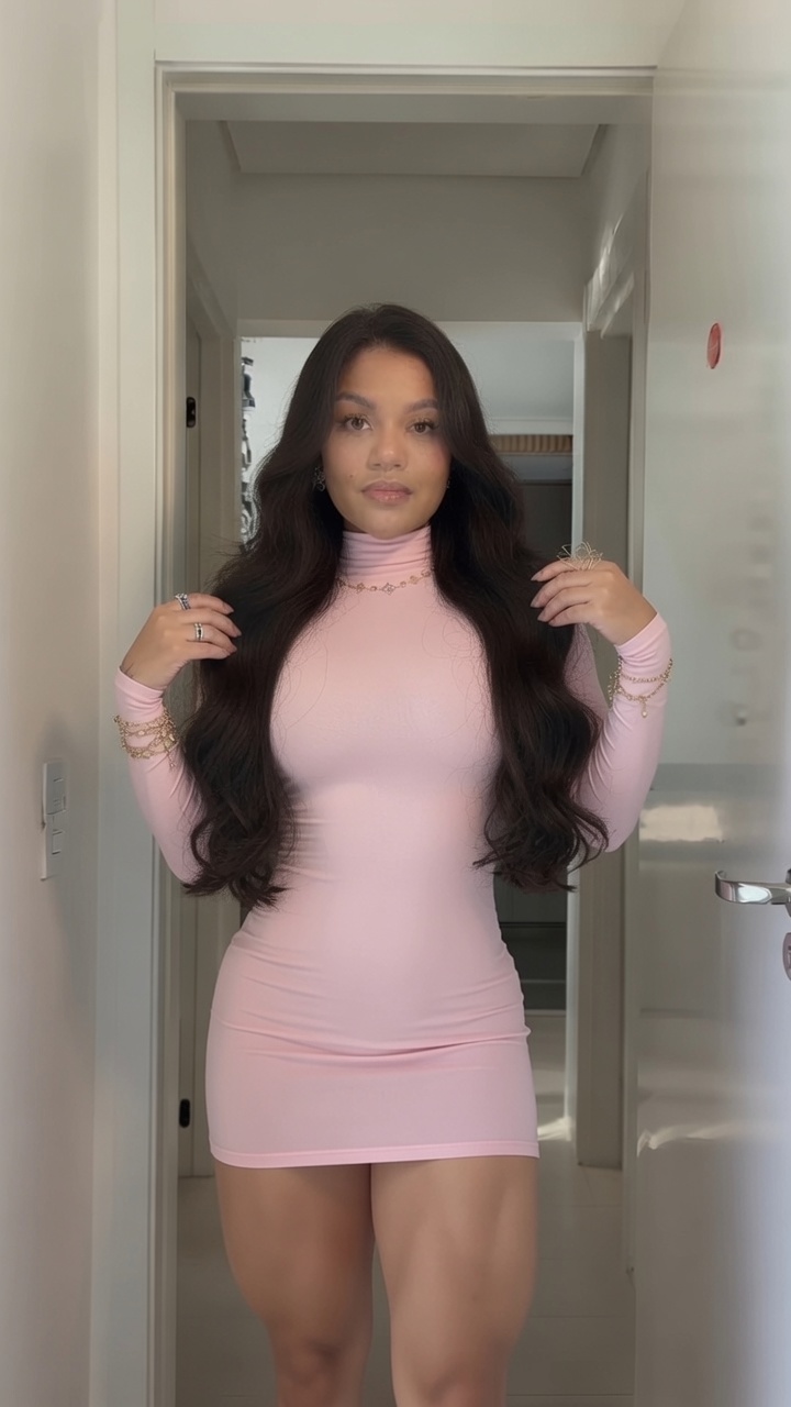 Vestido Curto Gola Alta Manga Longa